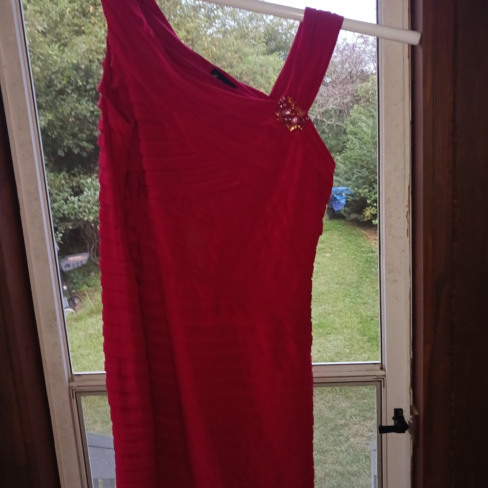 Elegant Red Sleeveless Dress